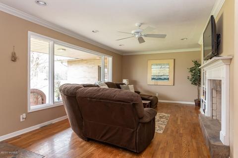 2774 E Sandra Ter, St. Joseph, MI 49085 photo 4