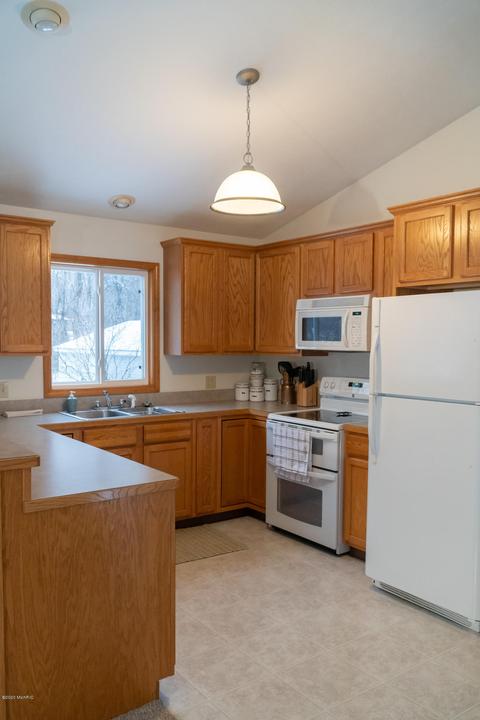3822 Hidden Forest Dr, Dorr, MI 49323 photo 9