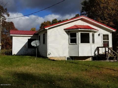 7575 E 72nd St, Newaygo, MI 49337 photo 1