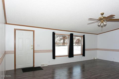 519 Tulip Ave, White Cloud, MI 49349 photo 5