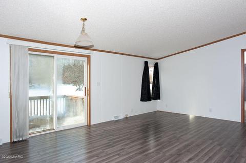 519 Tulip Ave, White Cloud, MI 49349 photo 7