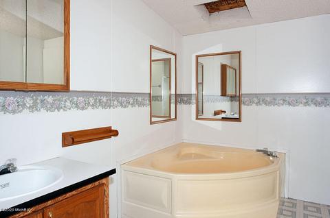 519 Tulip Ave, White Cloud, MI 49349 photo 28