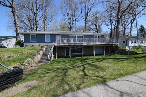 894 Johnson Dr, Quincy, MI 49082 photo 3