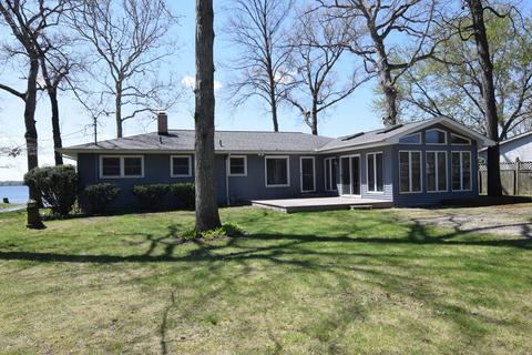 894 Johnson Dr, Quincy, MI 49082 photo 4