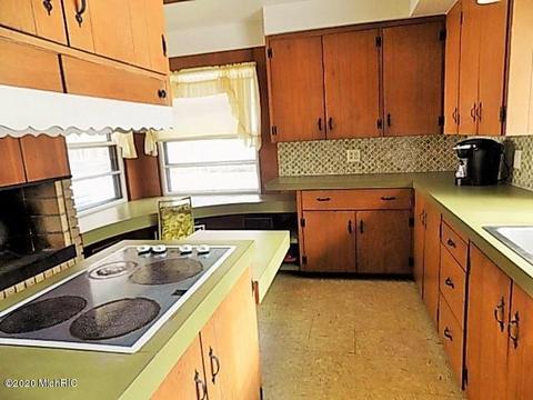 159 Hampton Rd, Benton Harbor, MI 49022 photo 2