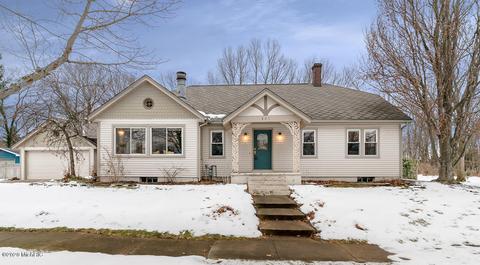 203 Maple Ter, Spring Lake, MI 49456 photo 1
