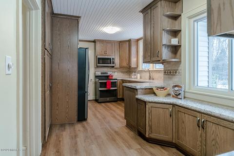 203 Maple Ter, Spring Lake, MI 49456 photo 17
