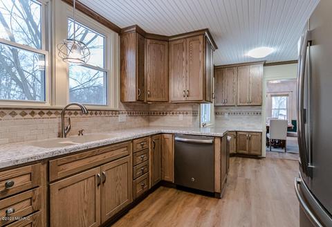 203 Maple Ter, Spring Lake, MI 49456 photo 14