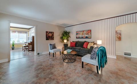 203 Maple Ter, Spring Lake, MI 49456 photo 6