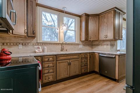 203 Maple Ter, Spring Lake, MI 49456 photo 13