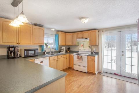 216 E Maple St, Shepherd, MI 48883 photo 8