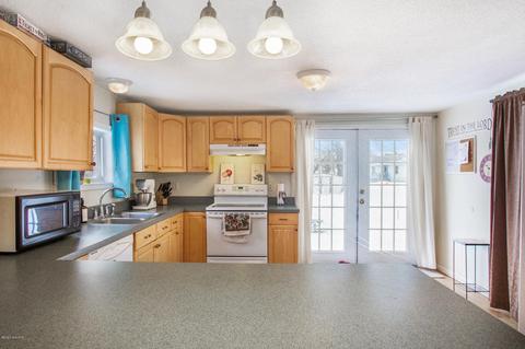 216 E Maple St, Shepherd, MI 48883 photo 7