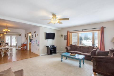 216 E Maple St, Shepherd, MI 48883 photo 3