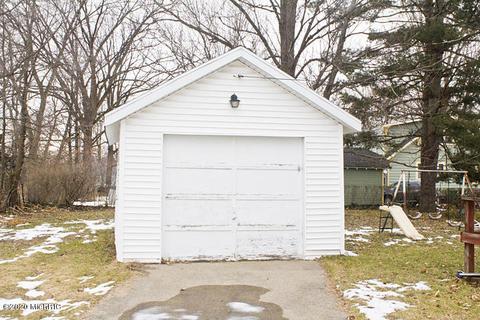 105 E Wayne St, Dowagiac, MI 49047 photo 8