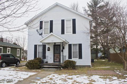 105 E Wayne St, Dowagiac, MI 49047 photo 1