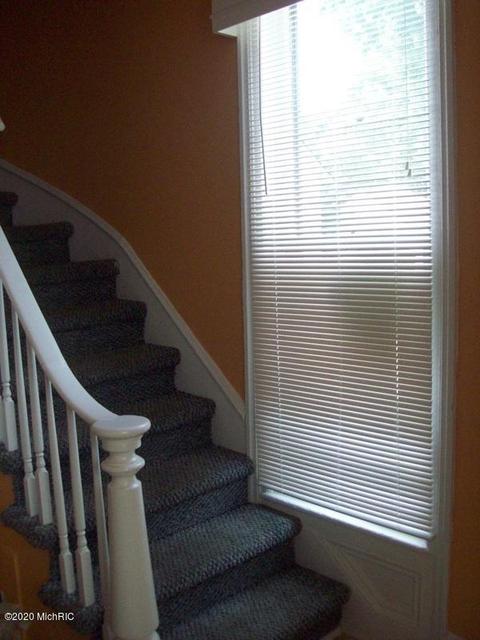 809 Normal Ct, Kalamazoo, MI 49007 photo 3