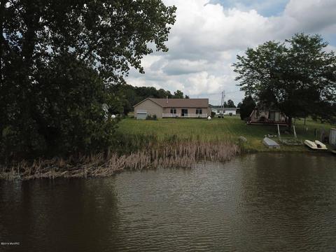 14762 E Merry Dr, Camden, MI 49232 photo 2