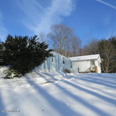 1108 Grow Rd NW, Stanton, MI 48888 photo 3