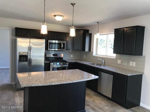 308 Taylor Pl, Sparta, MI 49345 photo 2