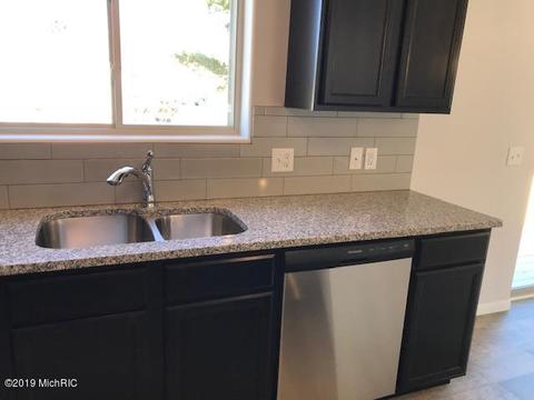 308 Taylor Pl, Sparta, MI 49345 photo 7