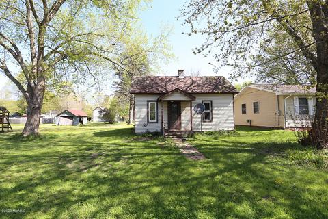 371 Elm St, Marcellus, MI 49067 photo 2