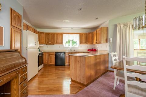231 Kensington Ln, Benton Harbor, MI 49022 photo 3