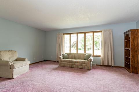 231 Kensington Ln, Benton Harbor, MI 49022 photo 2