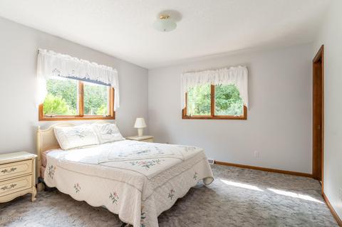 231 Kensington Ln, Benton Harbor, MI 49022 photo 9
