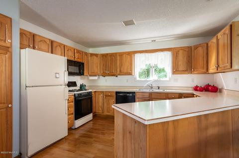 231 Kensington Ln, Benton Harbor, MI 49022 photo 4