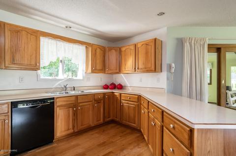 231 Kensington Ln, Benton Harbor, MI 49022 photo 5