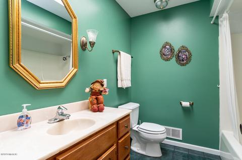 231 Kensington Ln, Benton Harbor, MI 49022 photo 8
