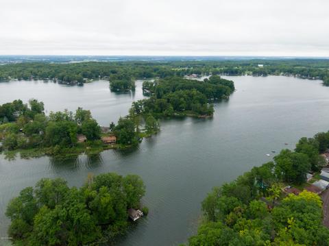 11425 Long Point Dr, Plainwell, MI 49080 photo 2