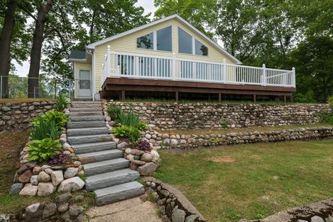 12201 Islandview Dr, Plainwell, MI 49080 photo 2