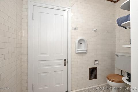 218 E Washington St, Ionia, MI 48846 photo 22