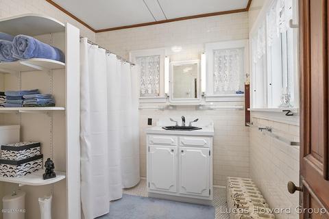 218 E Washington St, Ionia, MI 48846 photo 21