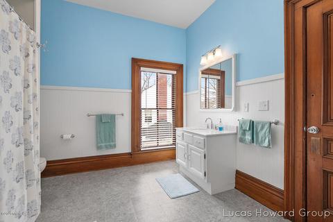 218 E Washington St, Ionia, MI 48846 photo 29