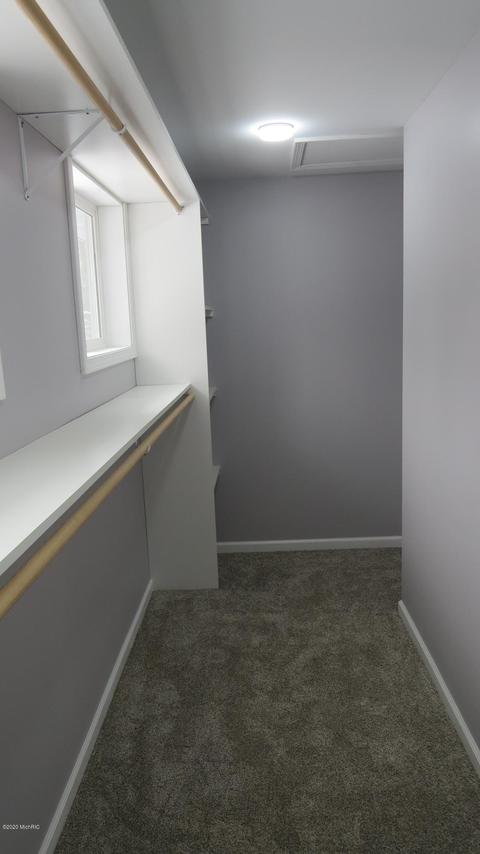 639 Glenview Cir, Plainwell, MI 49080 photo 15