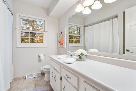 1239 Oakhampton Rd, Holland, MI 49424 photo 29