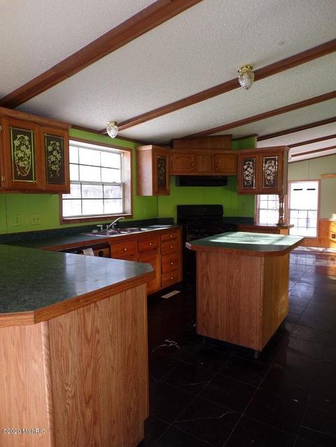 11522 N Lakeside Trl, Shepherd, MI 48883 photo 5
