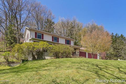 1685 Gee Dr SE, Lowell, MI 49331 photo 2