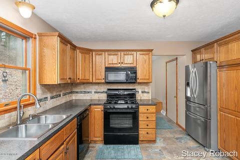 1685 Gee Dr SE, Lowell, MI 49331 photo 12