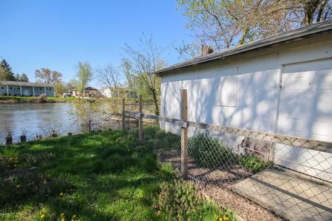 116 River Dr, Three Rivers, MI 49093 photo 2