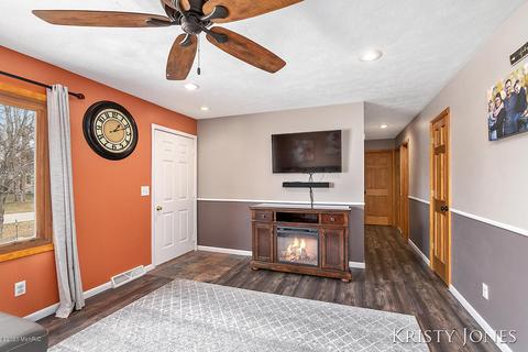 4082 Ann Ct, Dorr, MI 49323 photo 3