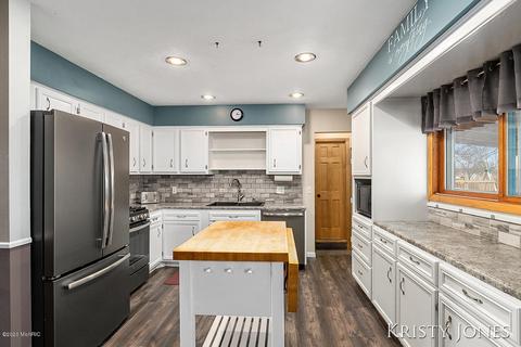 4082 Ann Ct, Dorr, MI 49323 photo 4