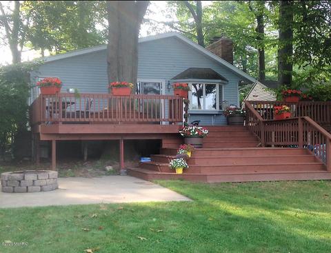 11323 Sunset Point Dr, Plainwell, MI 49080 photo 1