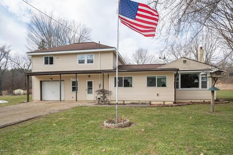 144 4th St, Plainwell, MI 49080 photo 1