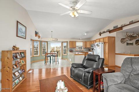 556 Atkinson St, Sparta, MI 49345 photo 5