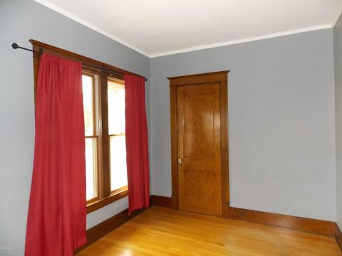 120 E Main St, Edmore, MI 48829 photo 4