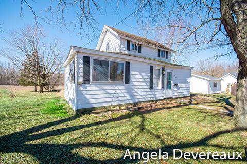 515 N Elm St, Ithaca, MI 48847 photo 2