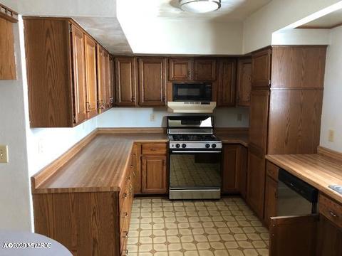 182 E Chicago St, Coldwater, MI 49036 photo 2